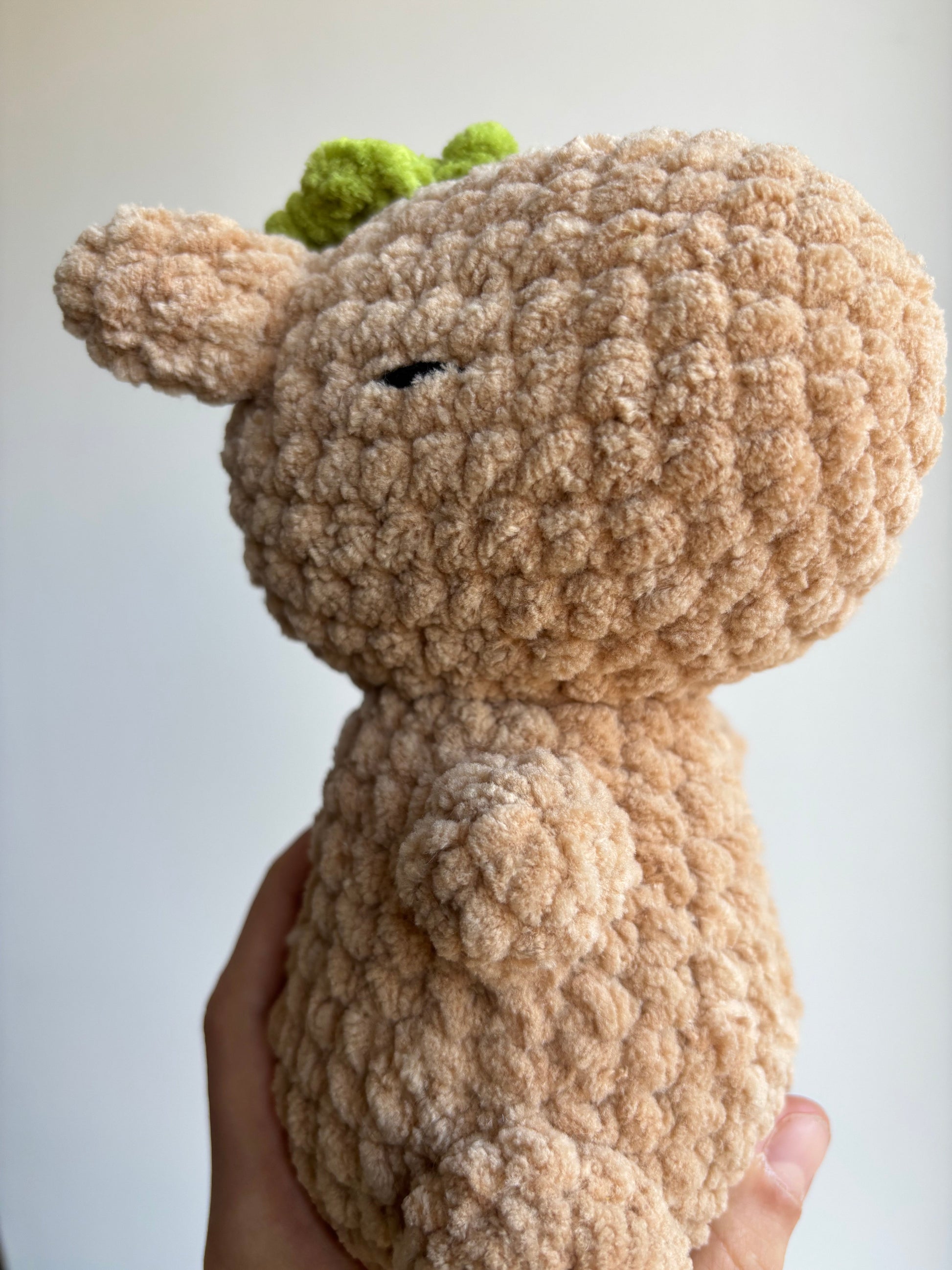 🐾 Théa l’adorable Capybara – Peluche Crochetée à la Main 💛