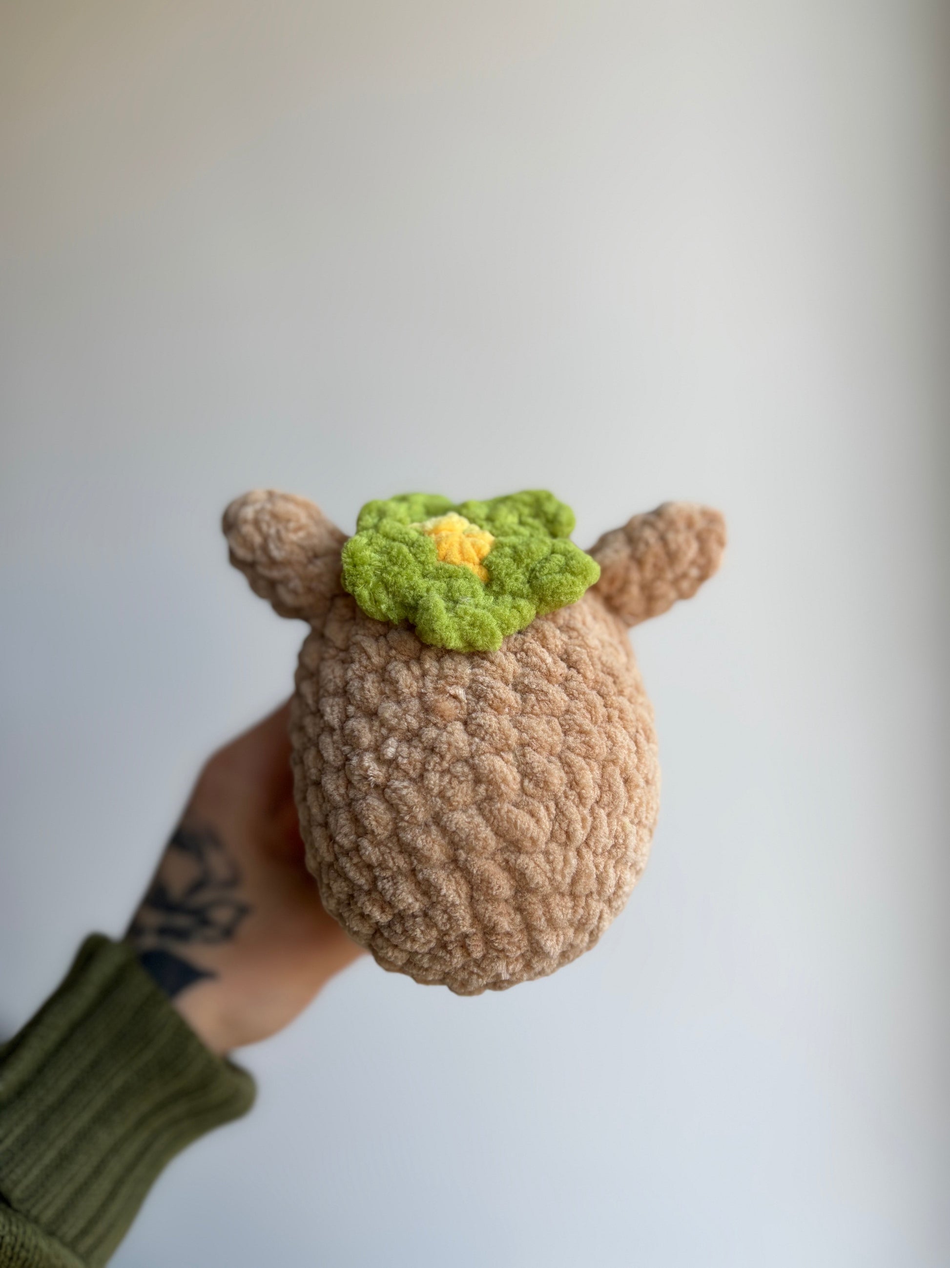🐾 Théa l’adorable Capybara – Peluche Crochetée à la Main 💛