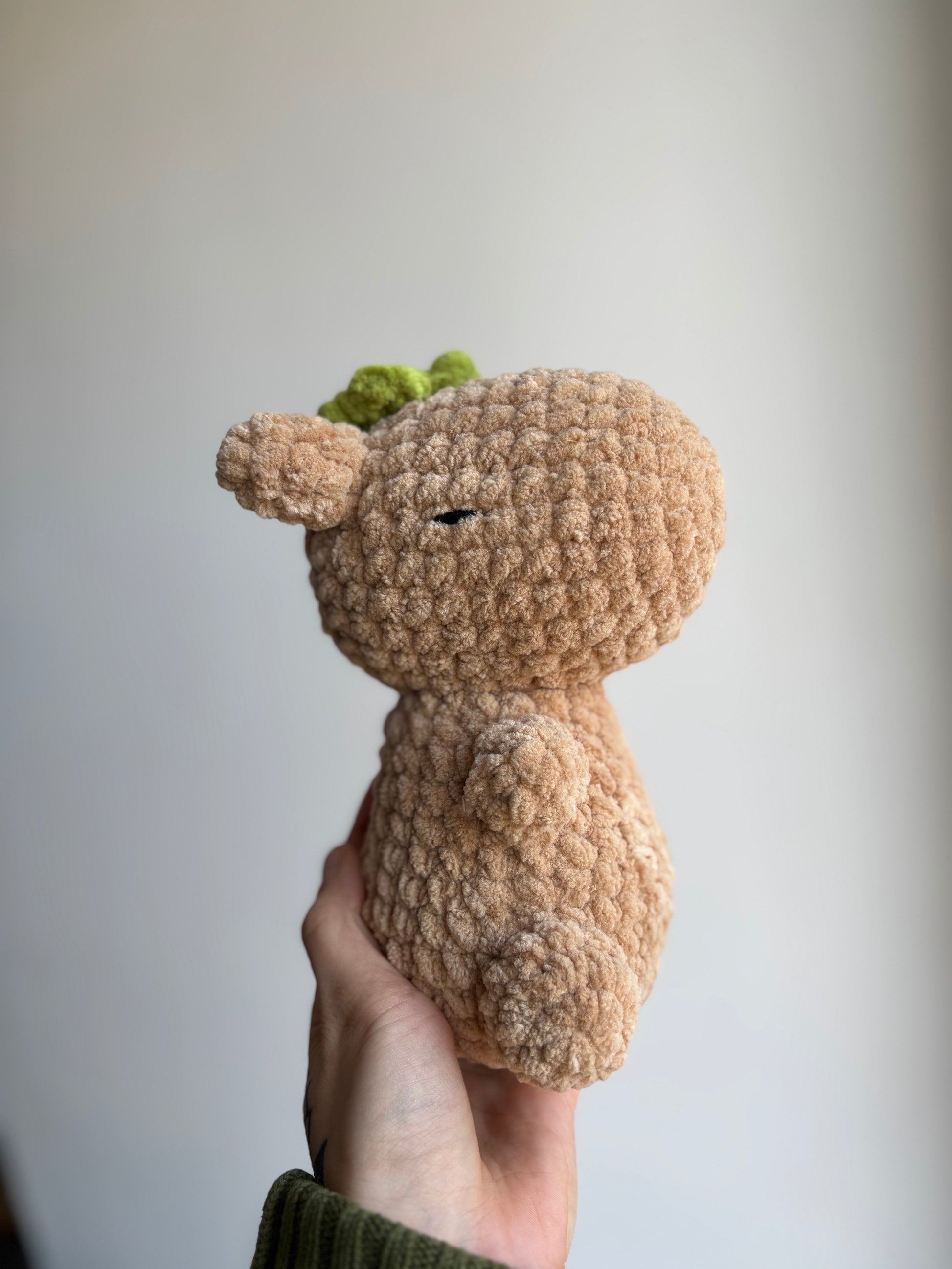 🐾 Théa l’adorable Capybara – Peluche Crochetée à la Main 💛